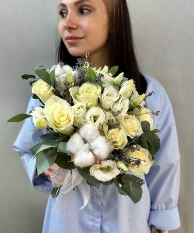 Свадебный букет из роз,эустомы и лаванды 🦢