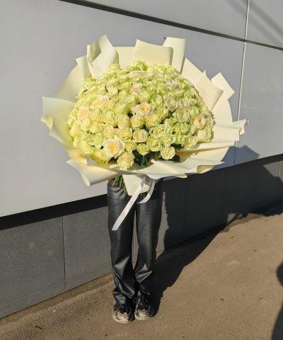 Букет из 101 белой розы 60 см Эквадор